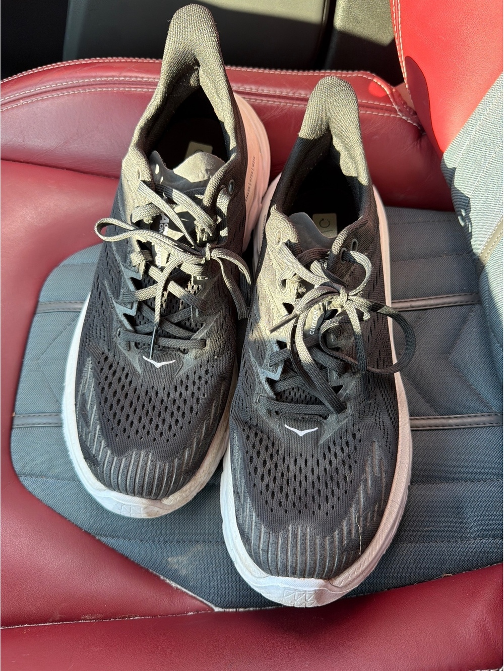 HOKA Clifton 8 Men's Running Shoes Black White Sneakers size 9.5